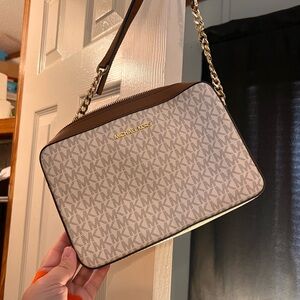 Michael kors crossbody